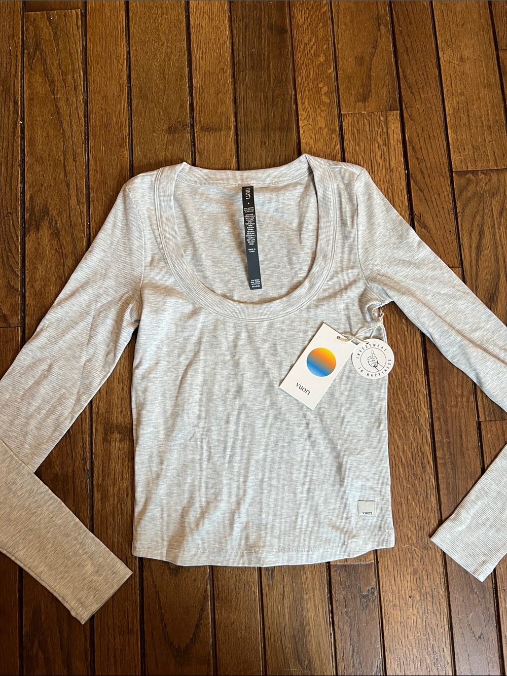 Vuori Heather Grey Long Sleeve Pose Scoop Neck Tee Size Small New With Tags NWT